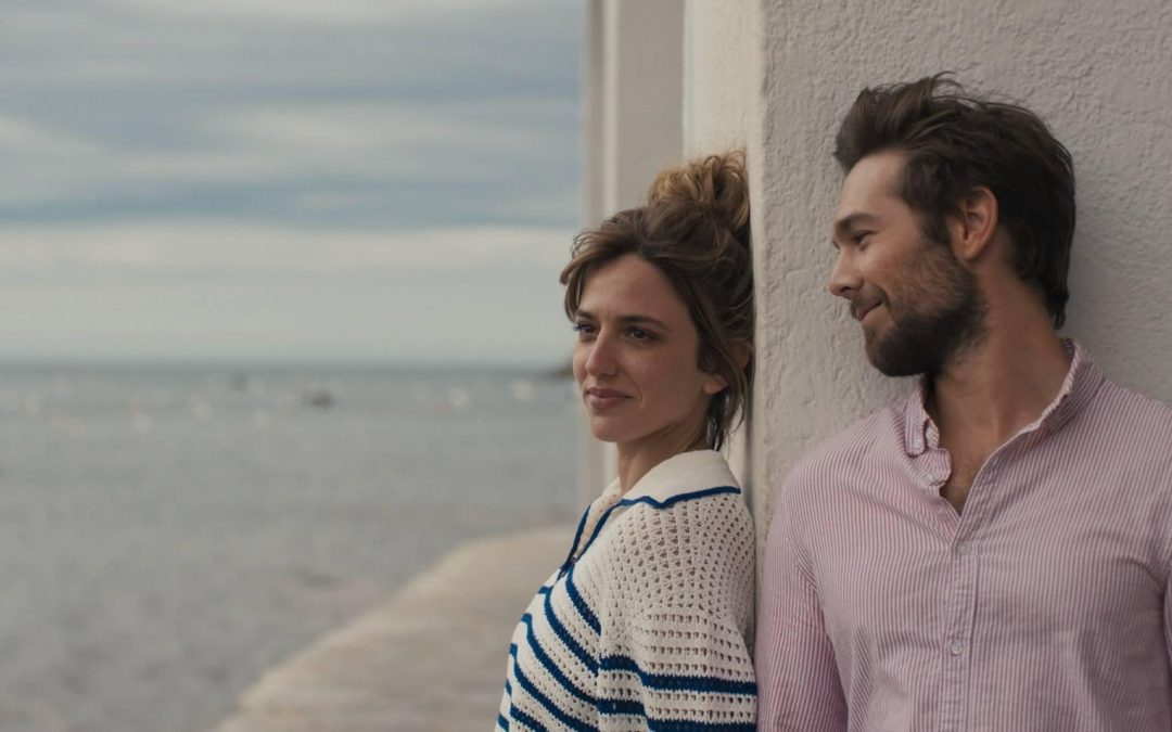 CARLOS CUEVAS I MARINA SALAS PROTAGONITZEN A CADAQUÉS “TAMBIÉN ESTO PASARÁ” AL BCN FILM FEST 2025 (CRÍTICA)