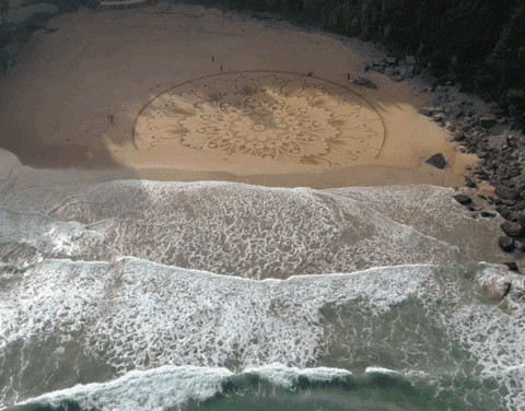 Objectiu Goya 2026. ‘Entre mareas’, un “viatge íntim” de “ressonància universal” a través de l’art efímer a la sorra