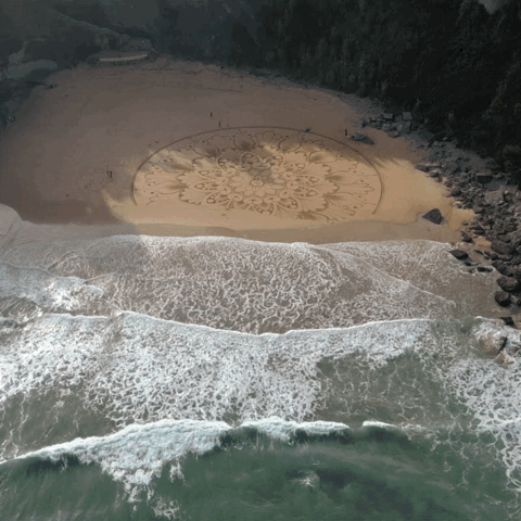 Objectiu Goya 2026. ‘Entre marees’, un “viatge íntim” de “ressonància universal” a través de l’art efímer a la sorra