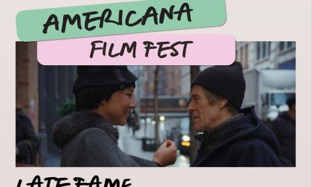 “Late Fame” qüestiona com es construeix la fama en la inauguració de l’Americana (Crítica)