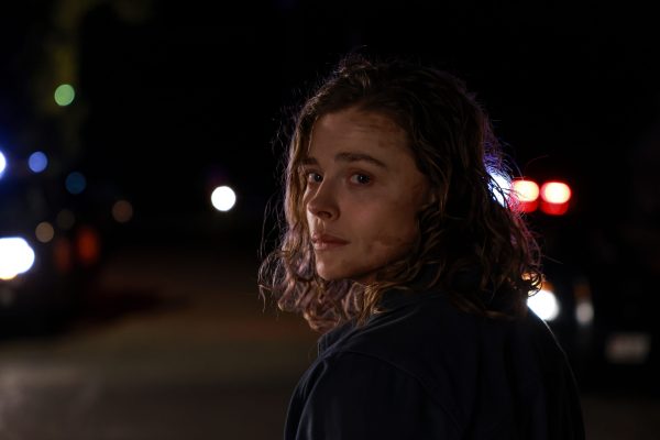 Chloë Grace Moretz en una escena nocturna de Found Alive, pel·lícula inaugural de Sitges 2026